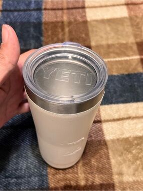 Yeti White Stainless Steel Tumbler with Clear Lid